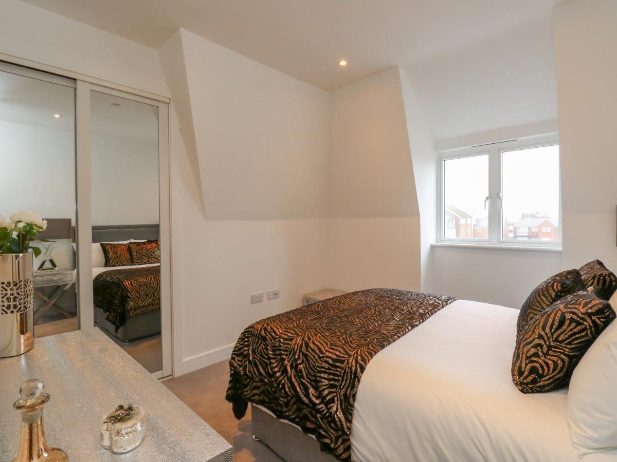 Harbourside Haven Penthouse 1 Apartment Уеймут Екстериор снимка