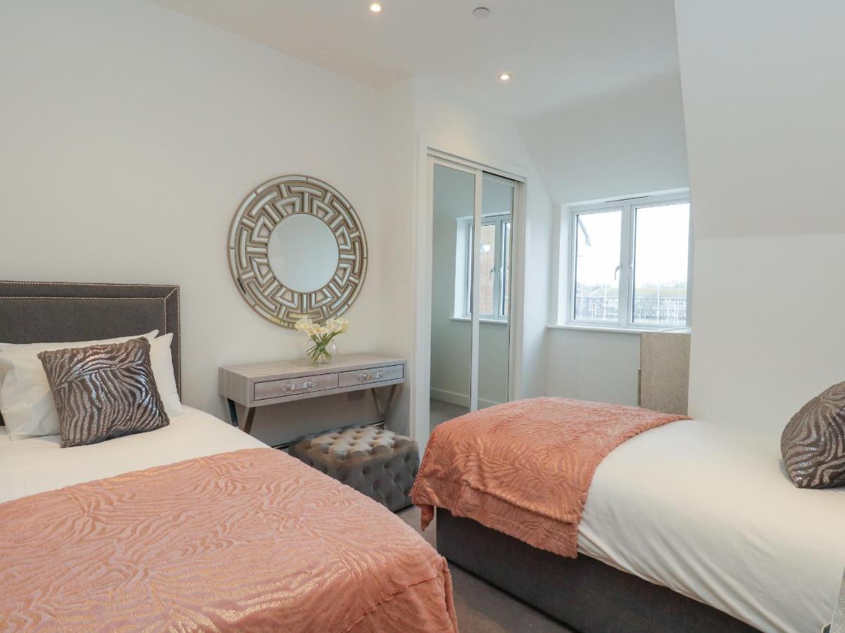 Harbourside Haven Penthouse 1 Apartment Уеймут Екстериор снимка